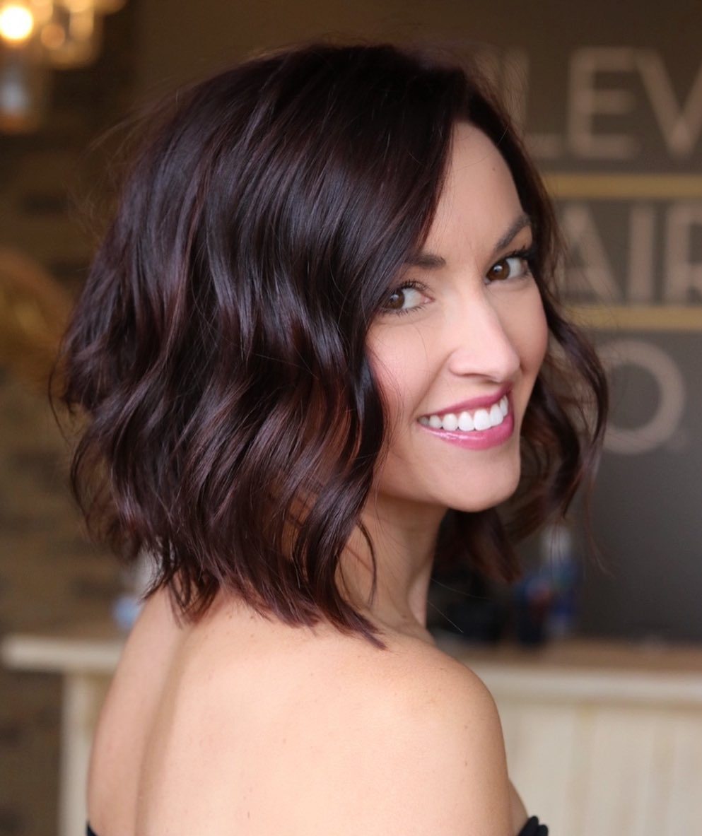 Shoulder-Skimming Bob with Midshaft Waves